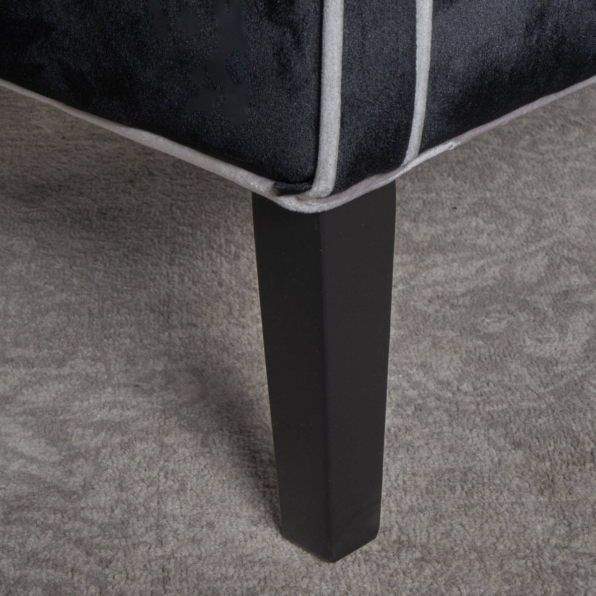 Black Traditional High Winged Back Club Chair K7558