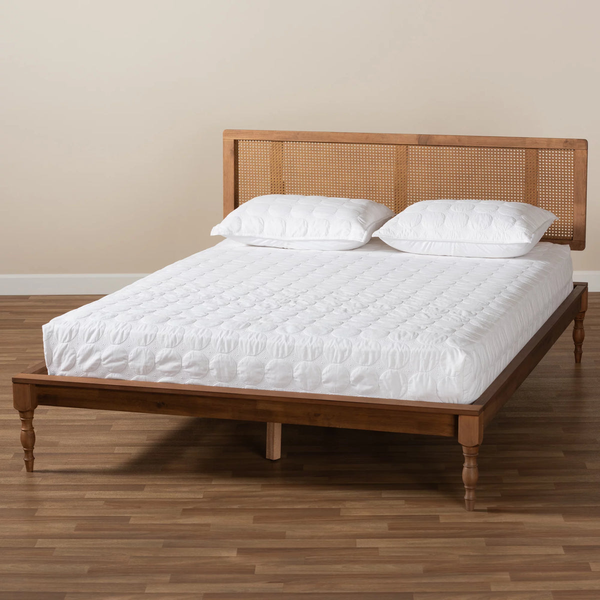 King Size Wood and Synthetic Rattan Platform Bed E901