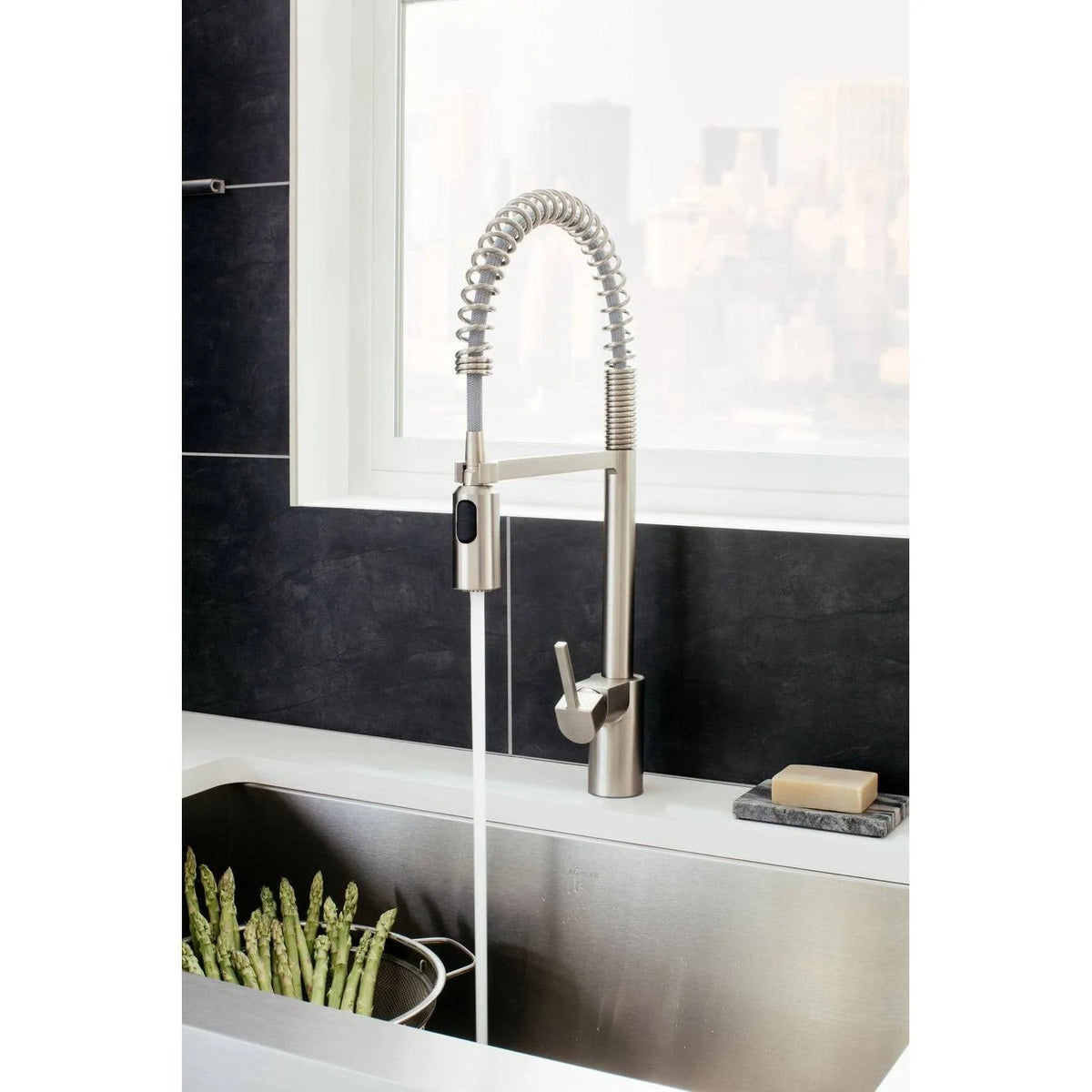 Black One-Handle Pulldown Kitchen Faucet I9975