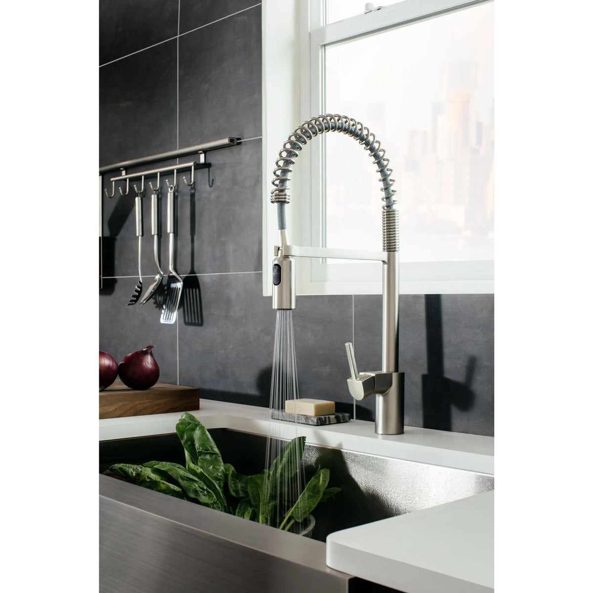 Black One-Handle Pulldown Kitchen Faucet I9975