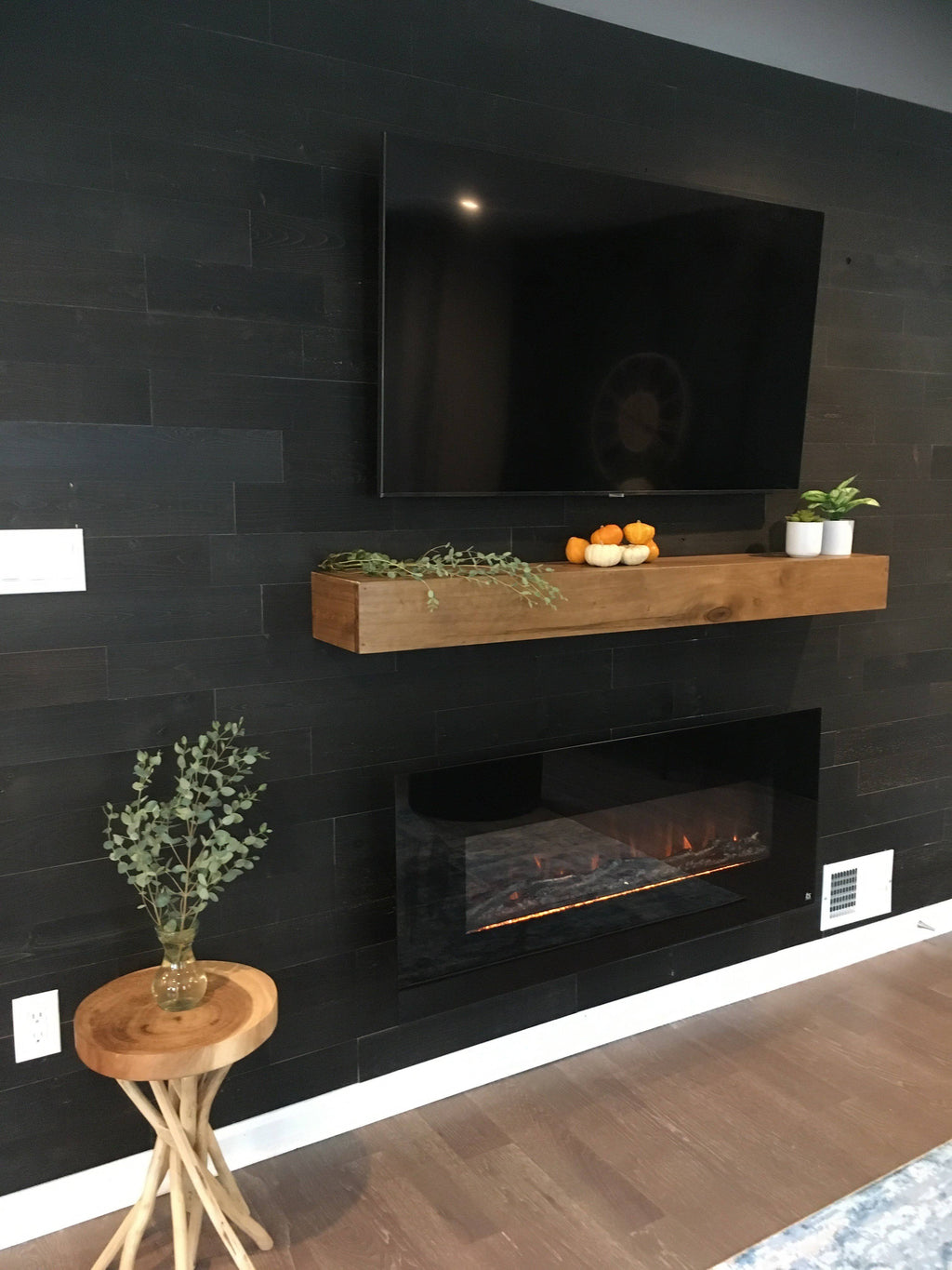 Peel and Stick Reclaimed Black Ice Wood Planks I8007
