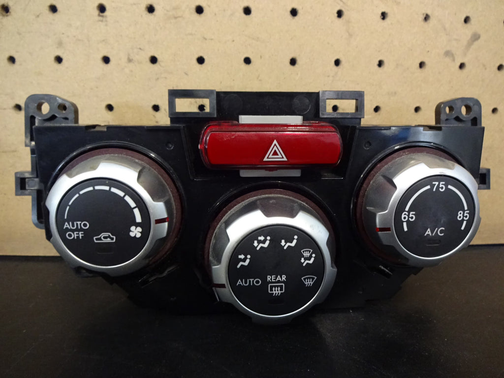 Pre-Owned Subaru Forester A/C Heater Temperature Control Unit R646