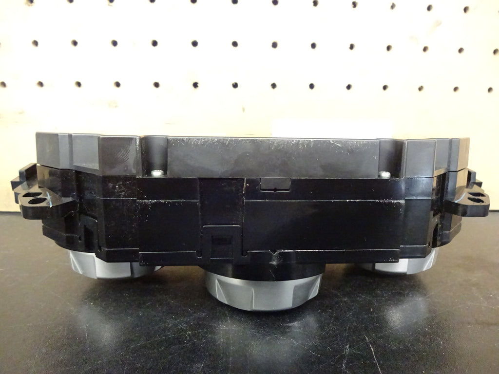Pre-Owned Subaru Forester A/C Heater Temperature Control Unit R646