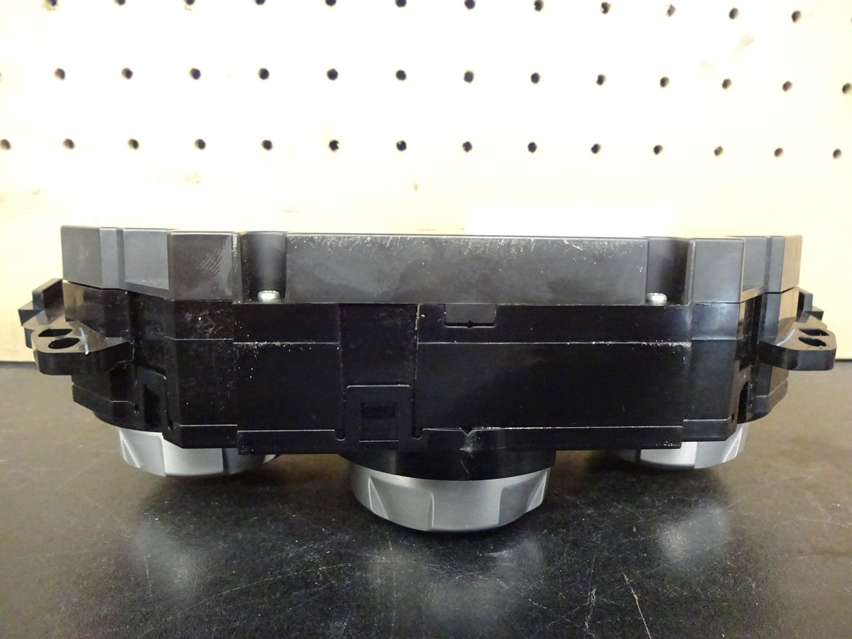 Pre-Owned Subaru Forester A/C Heater Temperature Control Unit R646