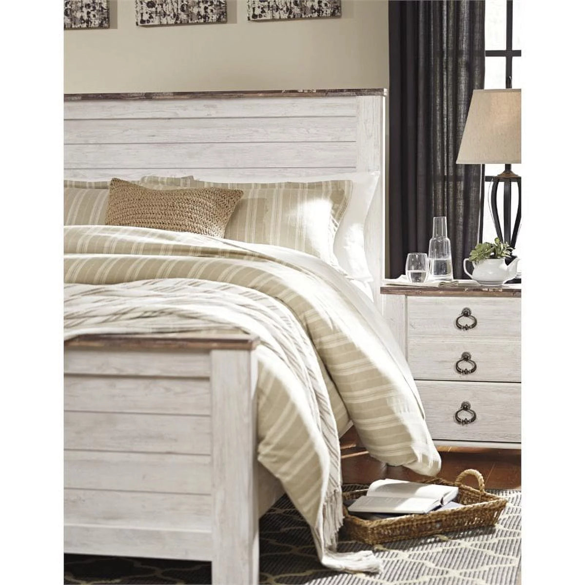 Queen Panel Bed in Whitewash L318